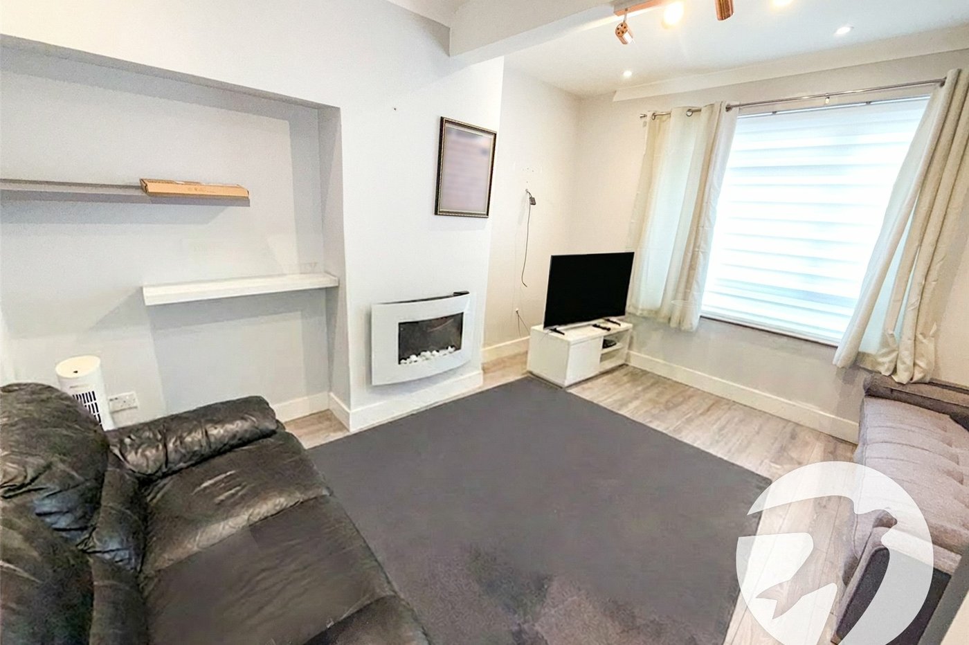 2 bedroom house for sale in London | Robinson Jackson