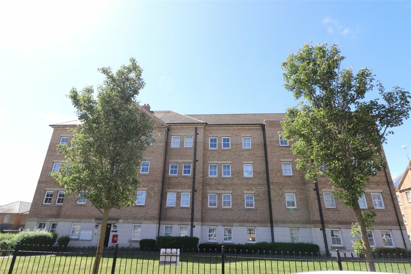 2 bedroom property for sale in Rainbow Road | Robinson Jackson