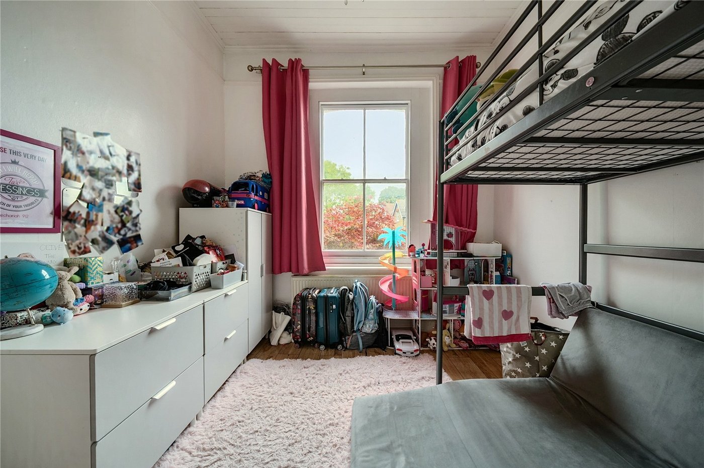 2 bedroom property for sale in London | Robinson Jackson