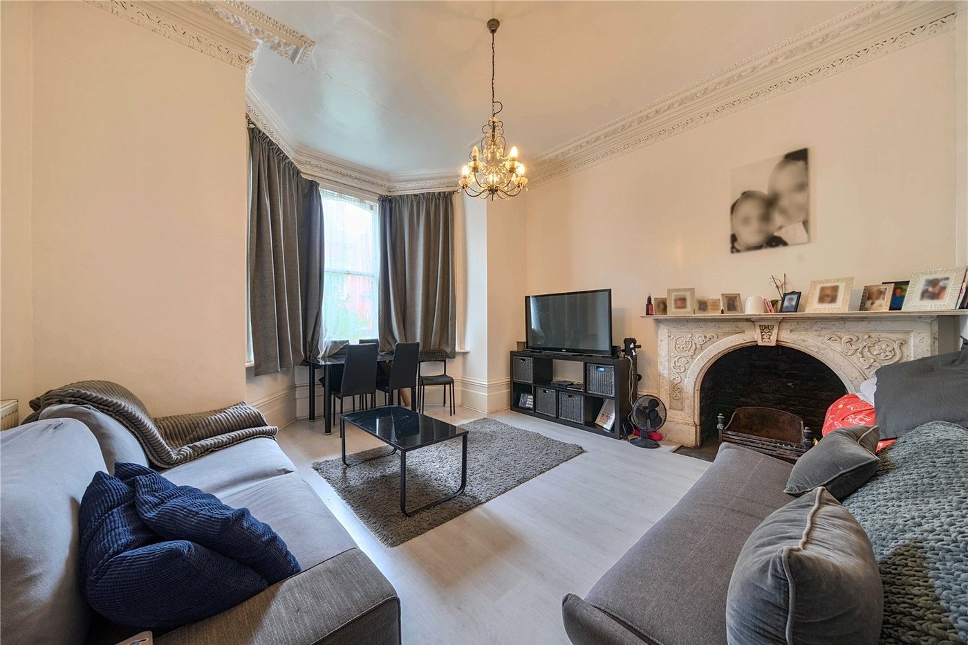 2 bedroom property for sale in London | Robinson Jackson