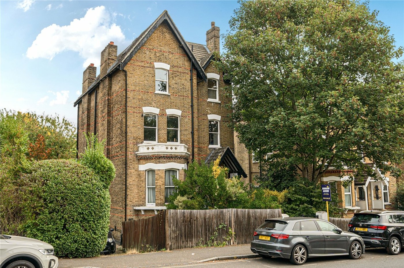 2 bedroom property for sale in London | Robinson Jackson