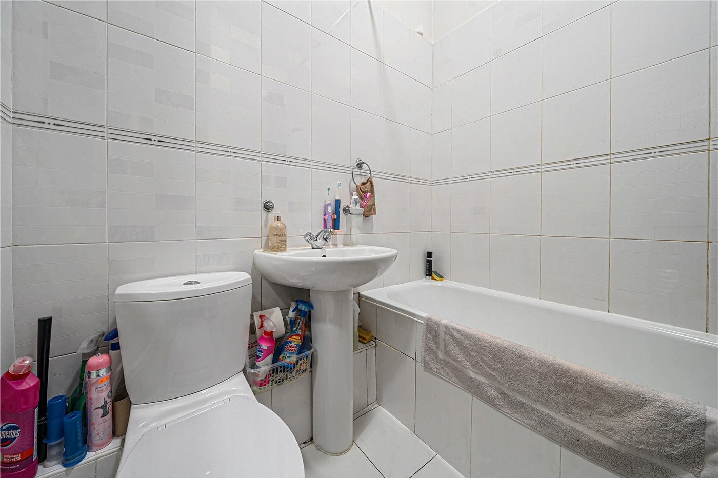 2 bedroom property for sale in London | Robinson Jackson