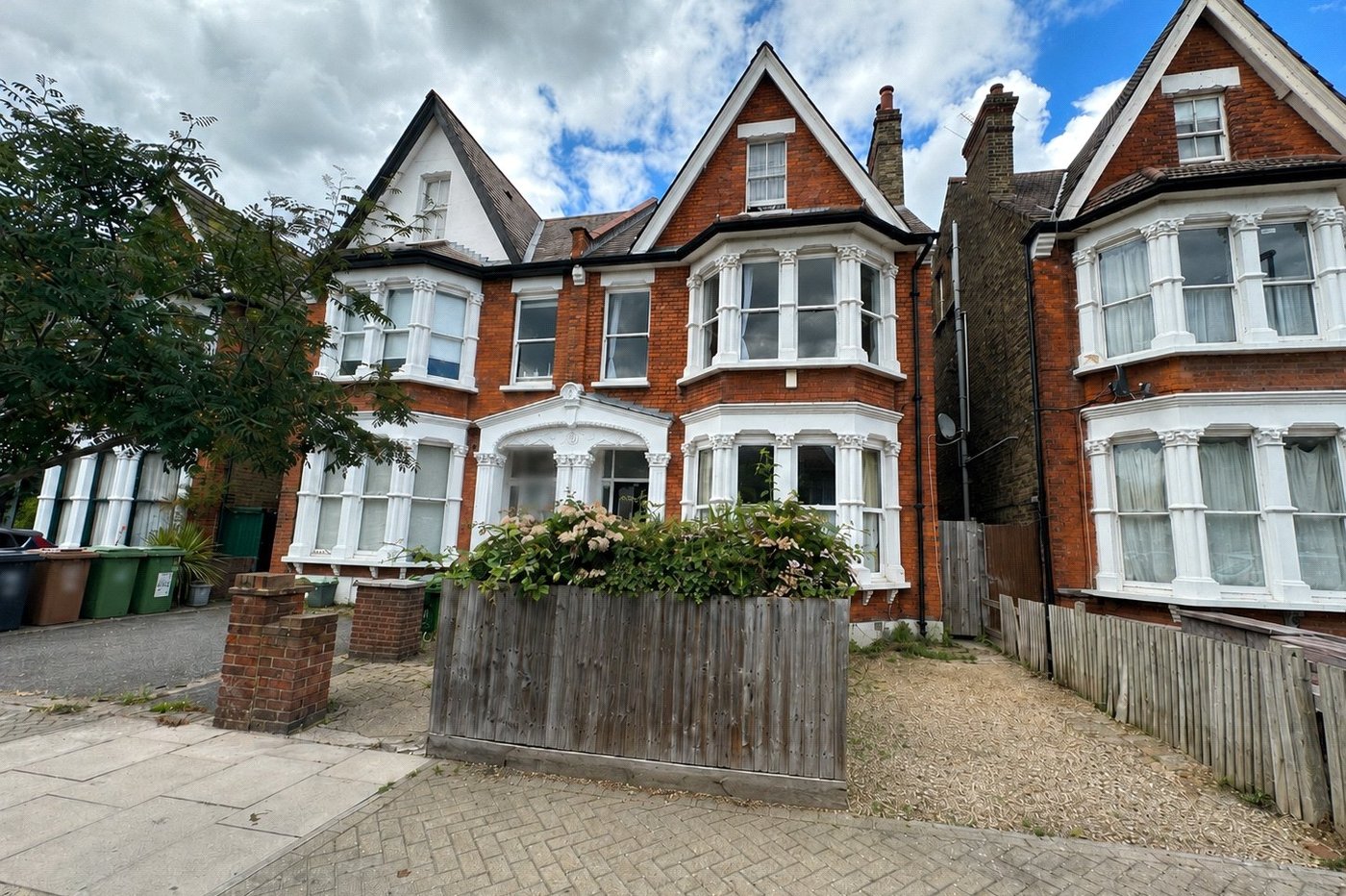 5 bedroom property for sale in Catford | Robinson Jackson