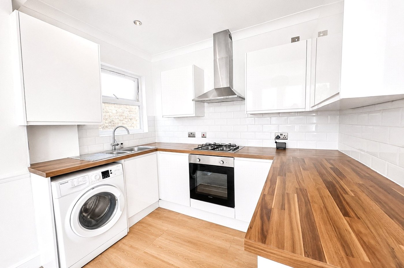 2 bedroom property for sale in London | Robinson Jackson