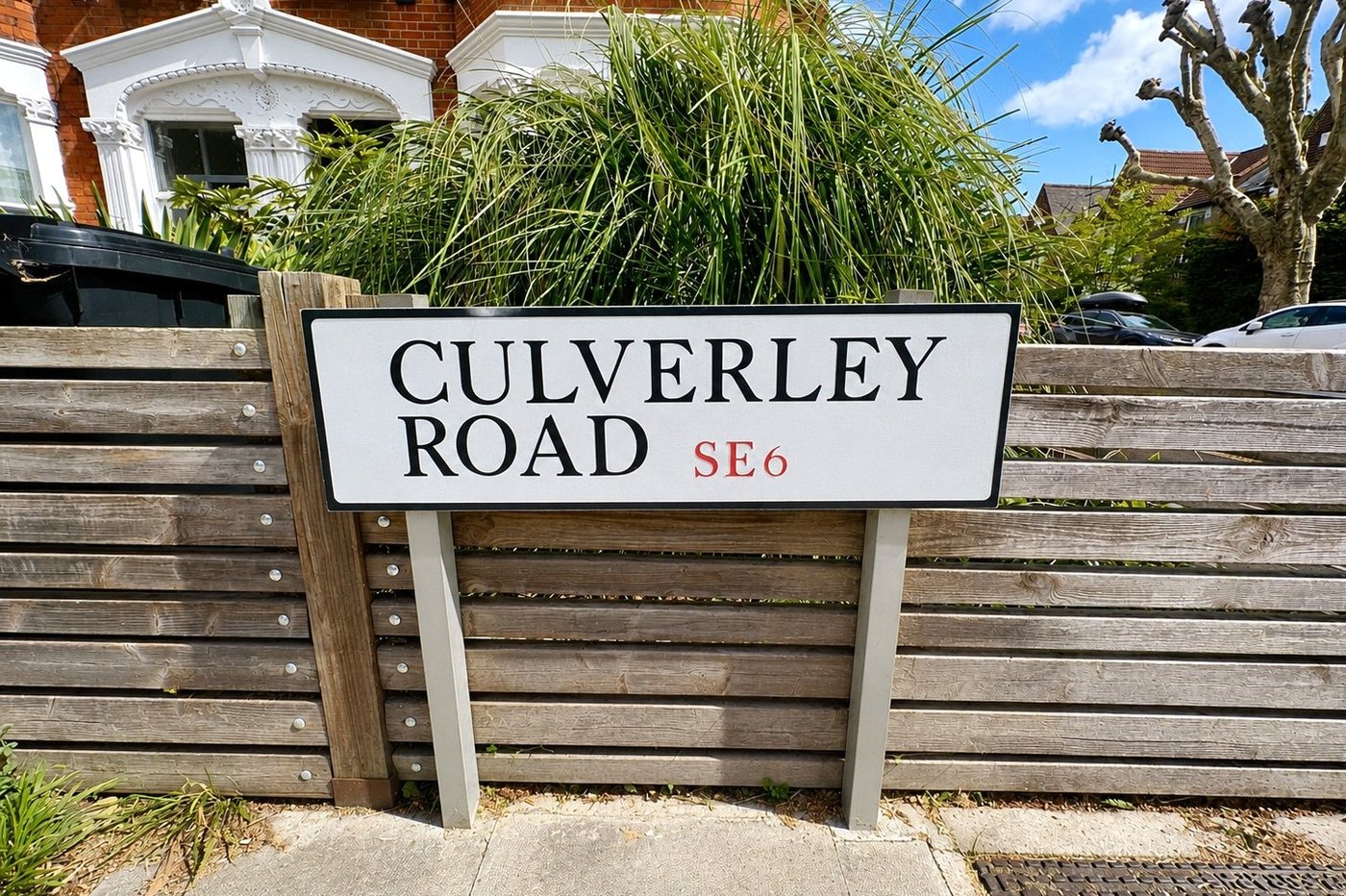 2 bedroom property for sale in London | Robinson Jackson