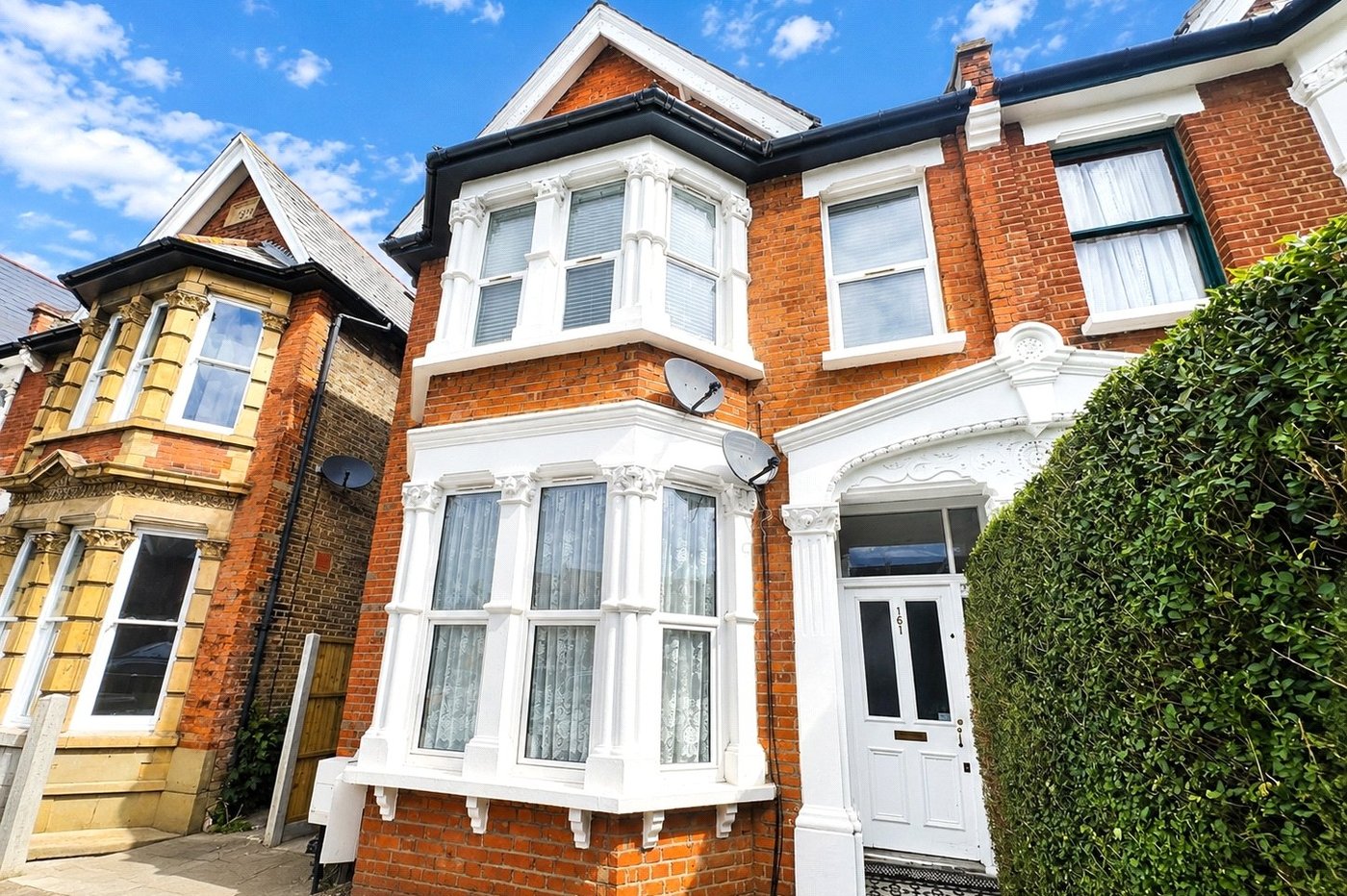 2 bedroom property for sale in London | Robinson Jackson