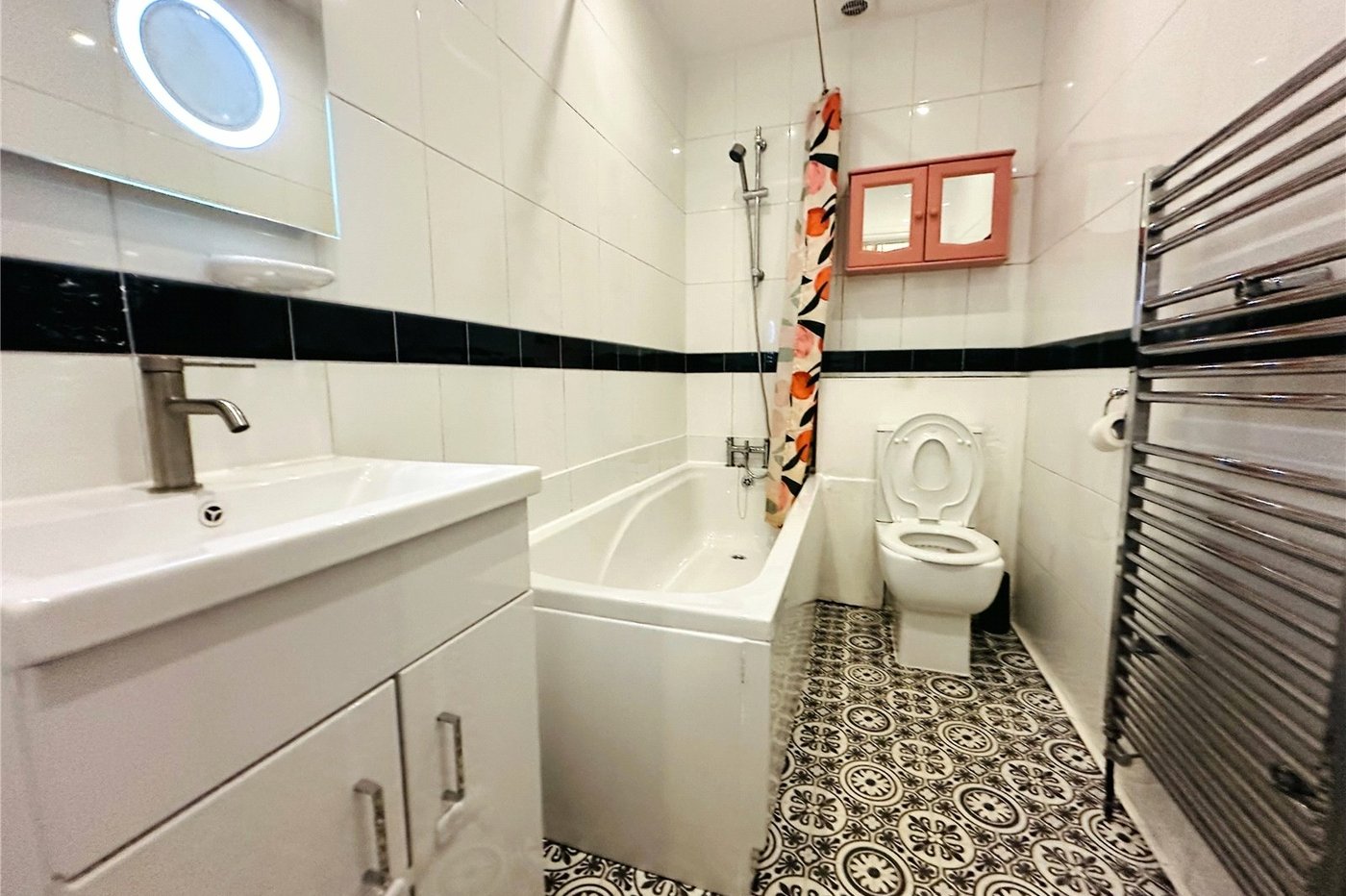 2 bedroom property for sale in London | Robinson Jackson