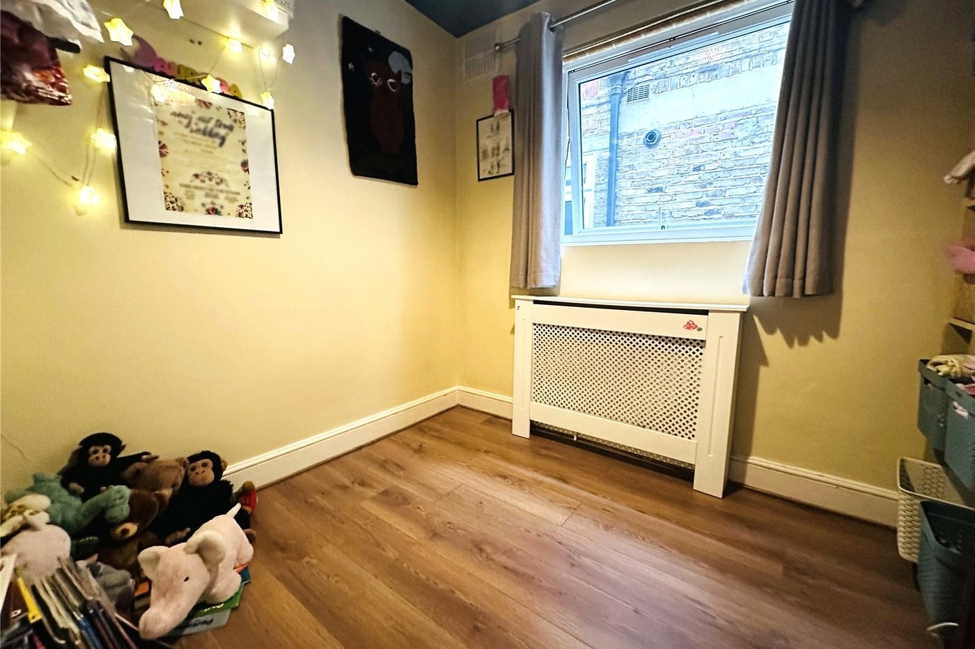 2 bedroom property for sale in London | Robinson Jackson