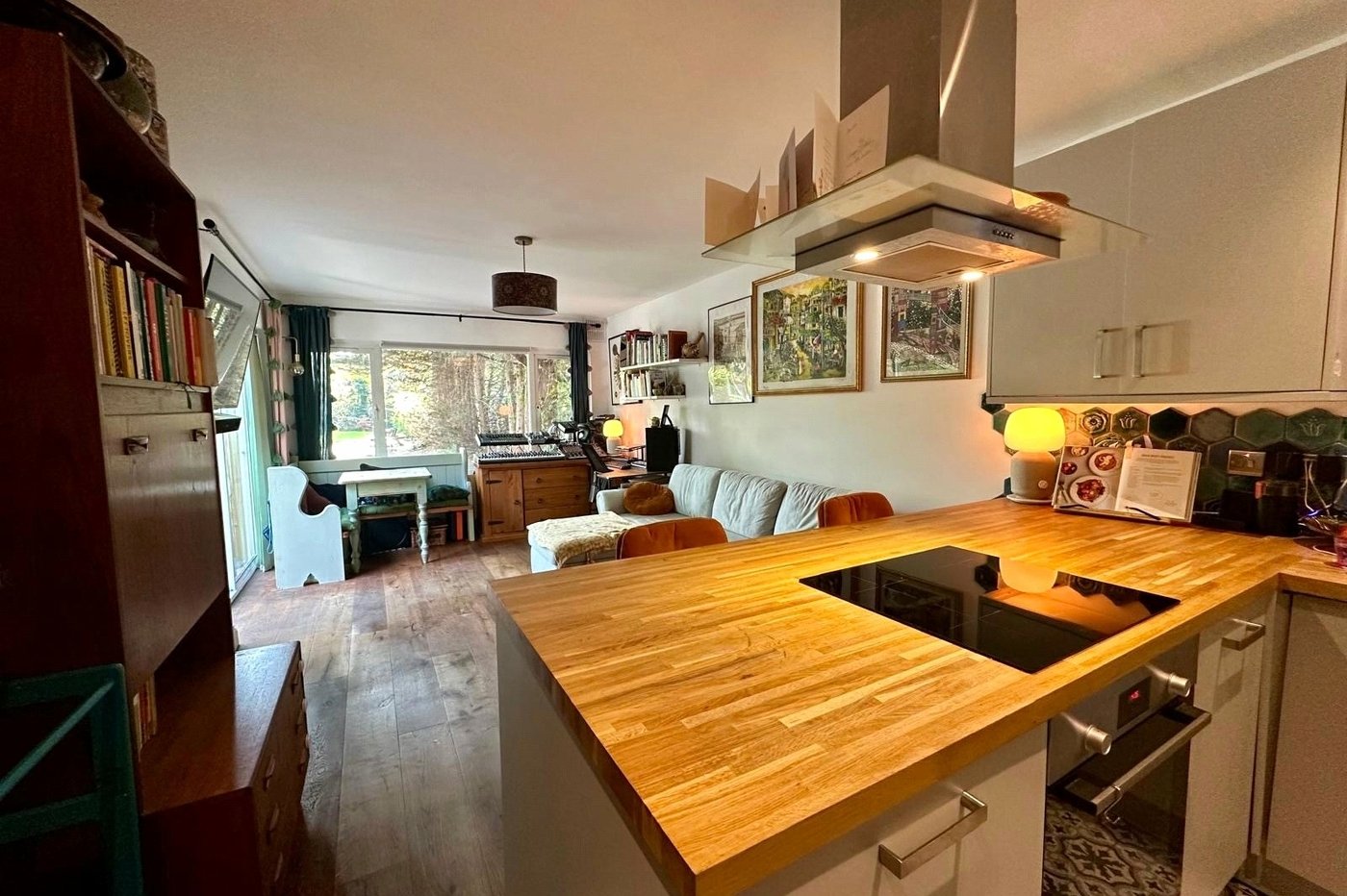2 bedroom property for sale in London | Robinson Jackson