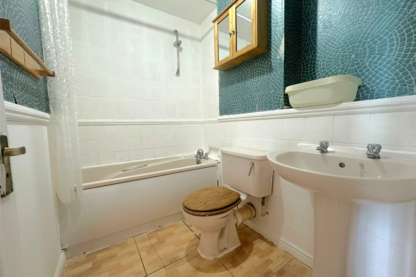2 bedroom property for sale in London | Robinson Jackson