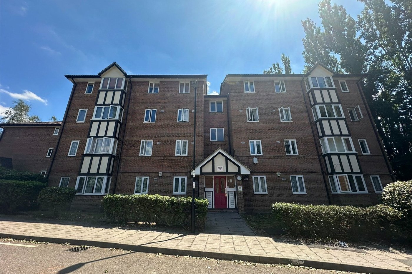 2 bedroom property for sale in London | Robinson Jackson