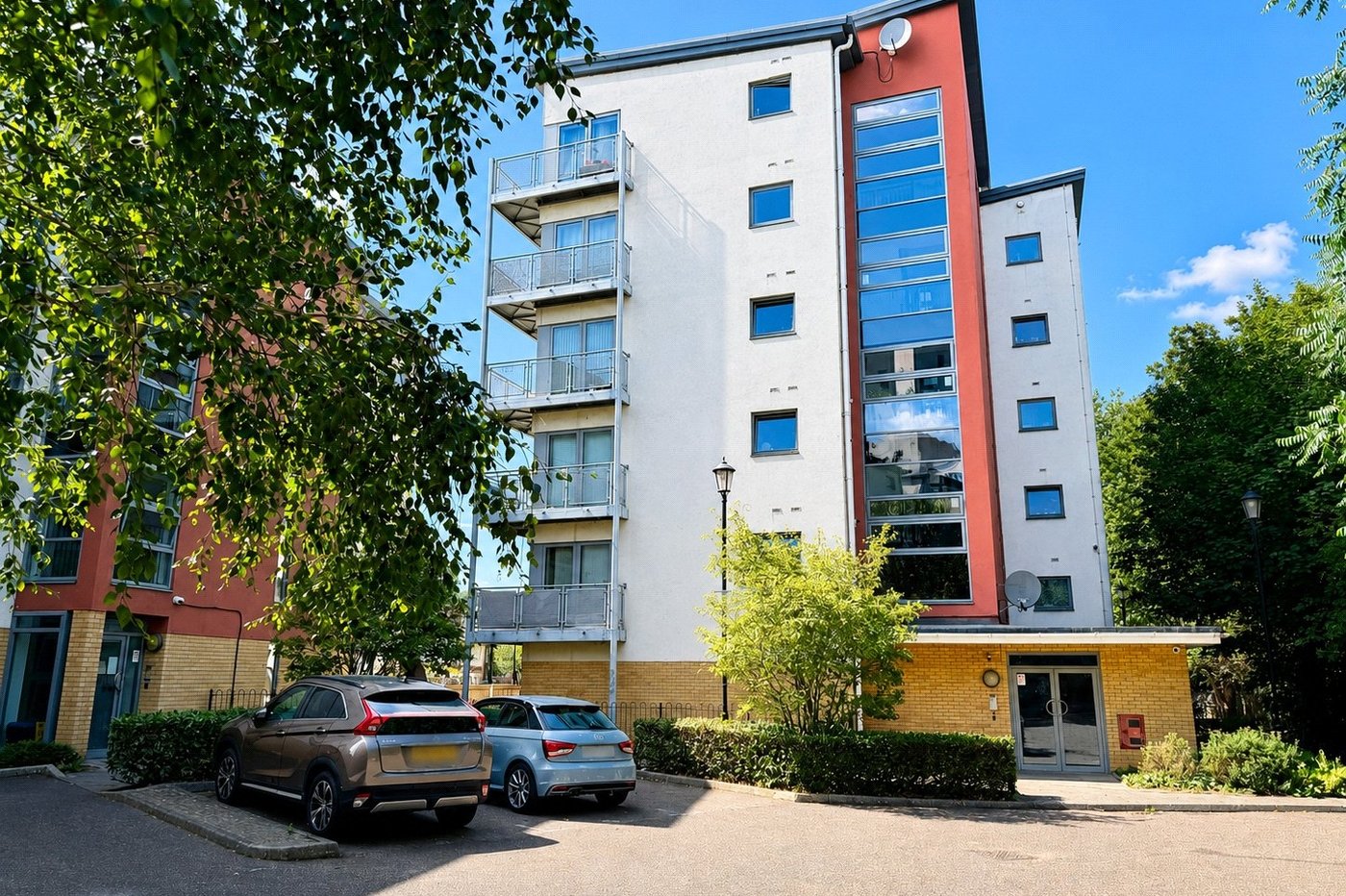 2 bedroom property for sale in London | Robinson Jackson