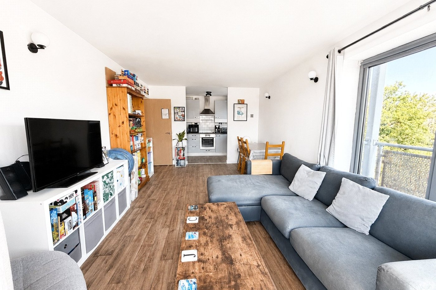 2 bedroom property for sale in London | Robinson Jackson