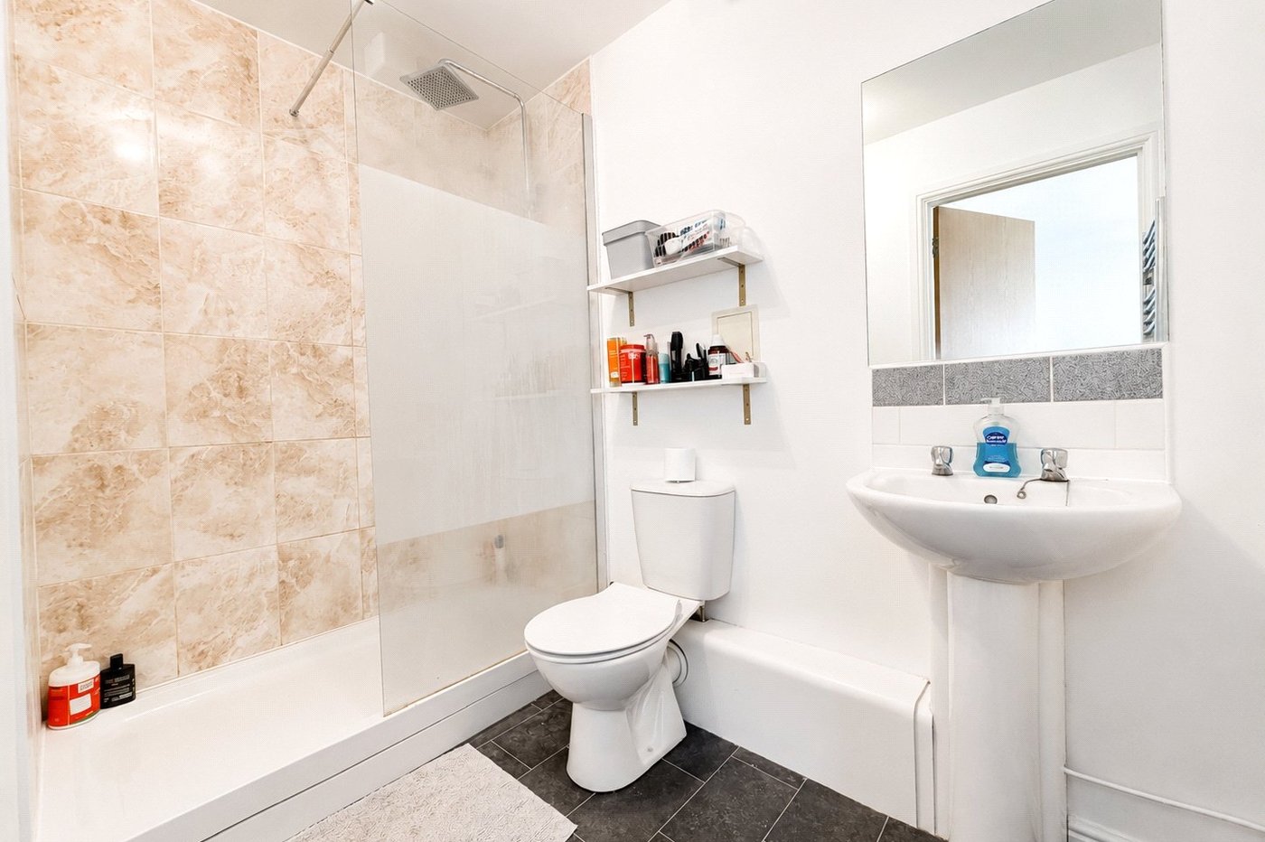 2 bedroom property for sale in London | Robinson Jackson