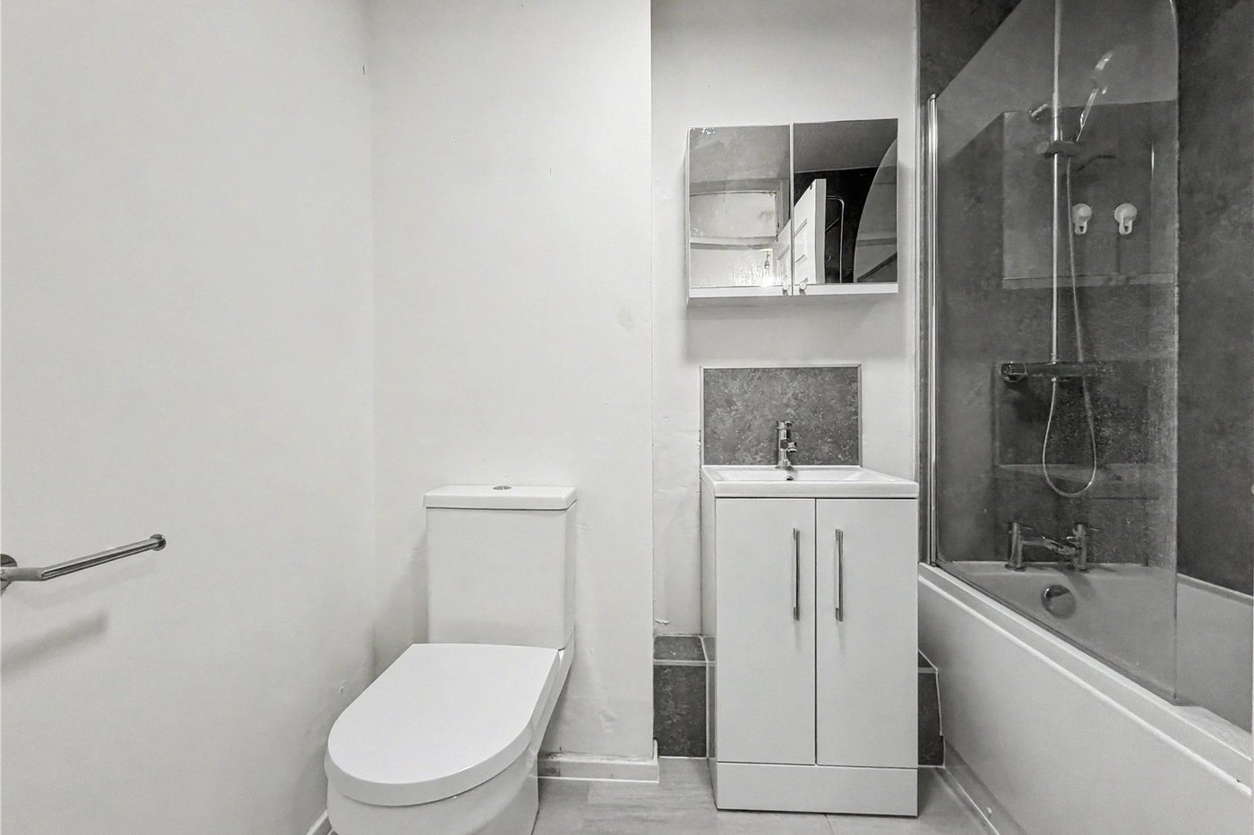 2 bedroom property for sale in Grange Road | Robinson Michael & Jackson