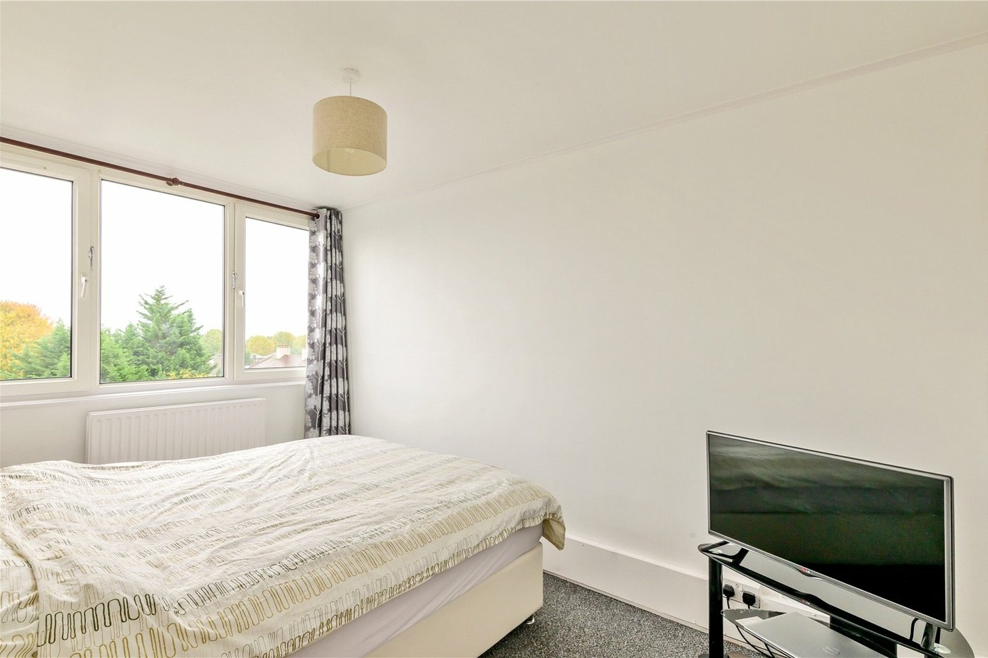 3 bedroom property for sale in London | Robinson Jackson