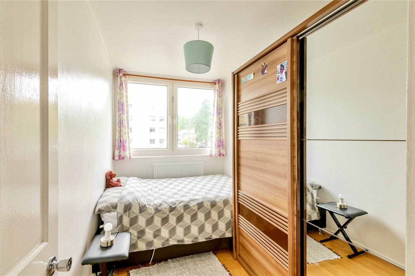 3 bedroom property for sale in London | Robinson Jackson