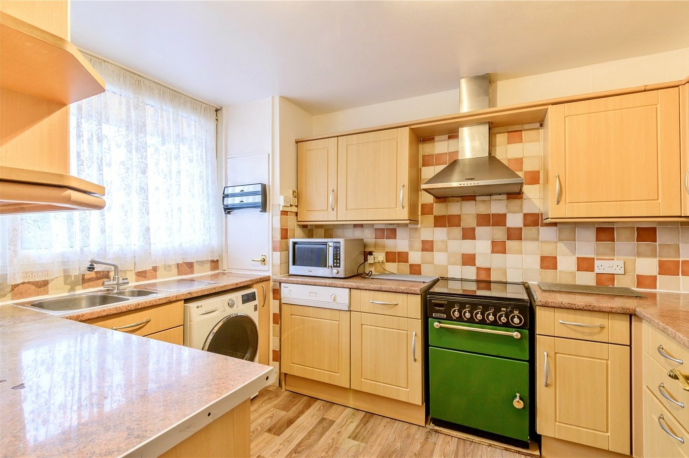 3 bedroom property for sale in London | Robinson Jackson