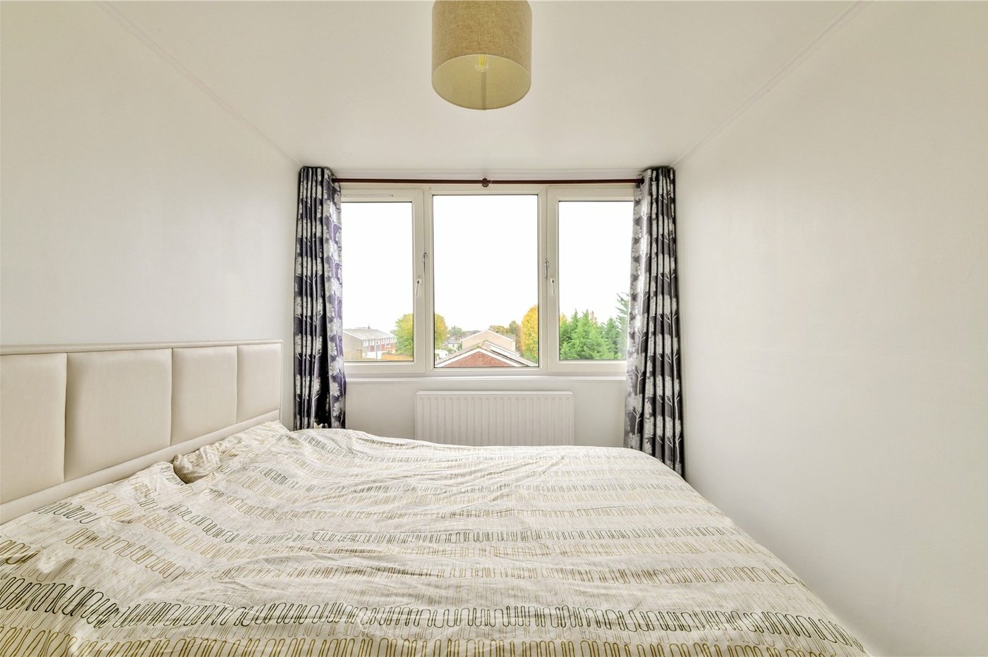 3 bedroom property for sale in London | Robinson Jackson