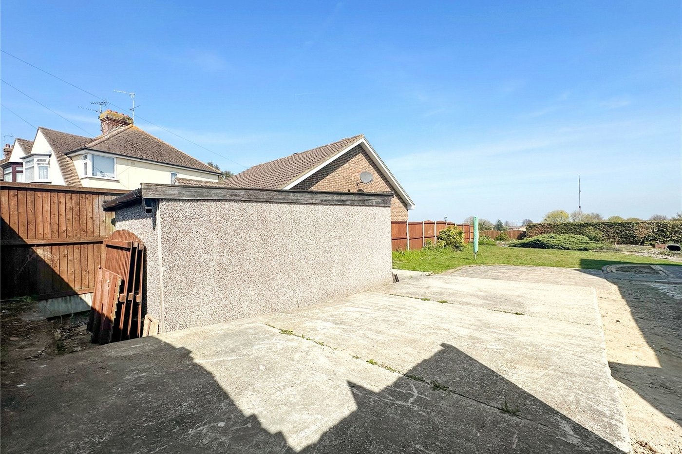 2 bedroom property for sale in Rainham | Robinson Michael & Jackson