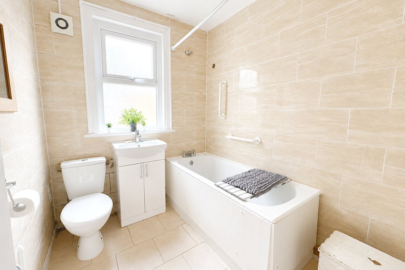 4 bedroom house for sale in London | Robinson Jackson