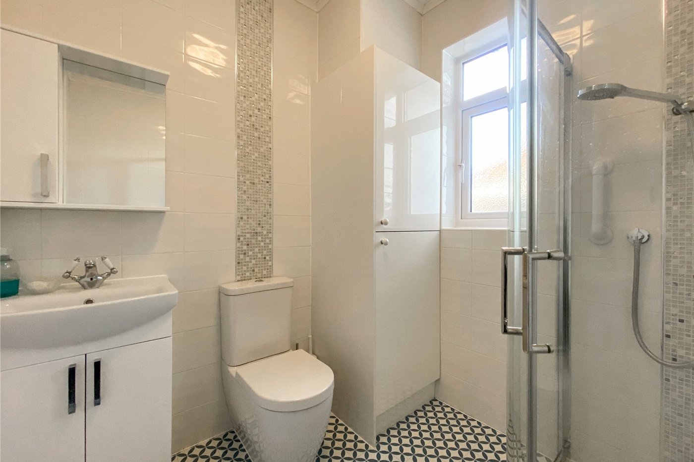 2 bedroom bungalow for sale in Sidcup | Robinson Jackson