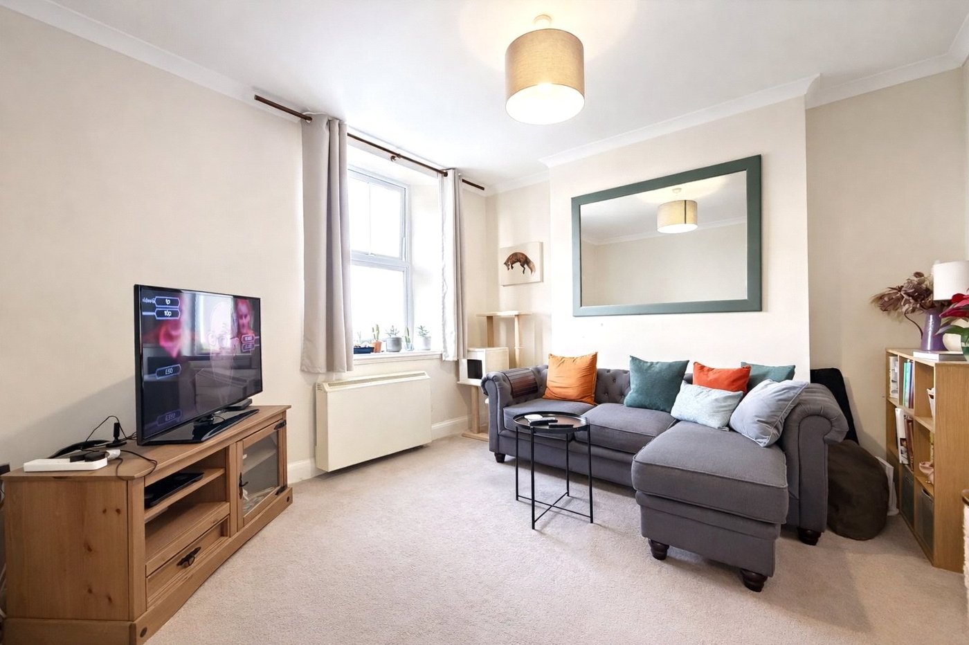 2 bedroom property for sale in London | Robinson Jackson