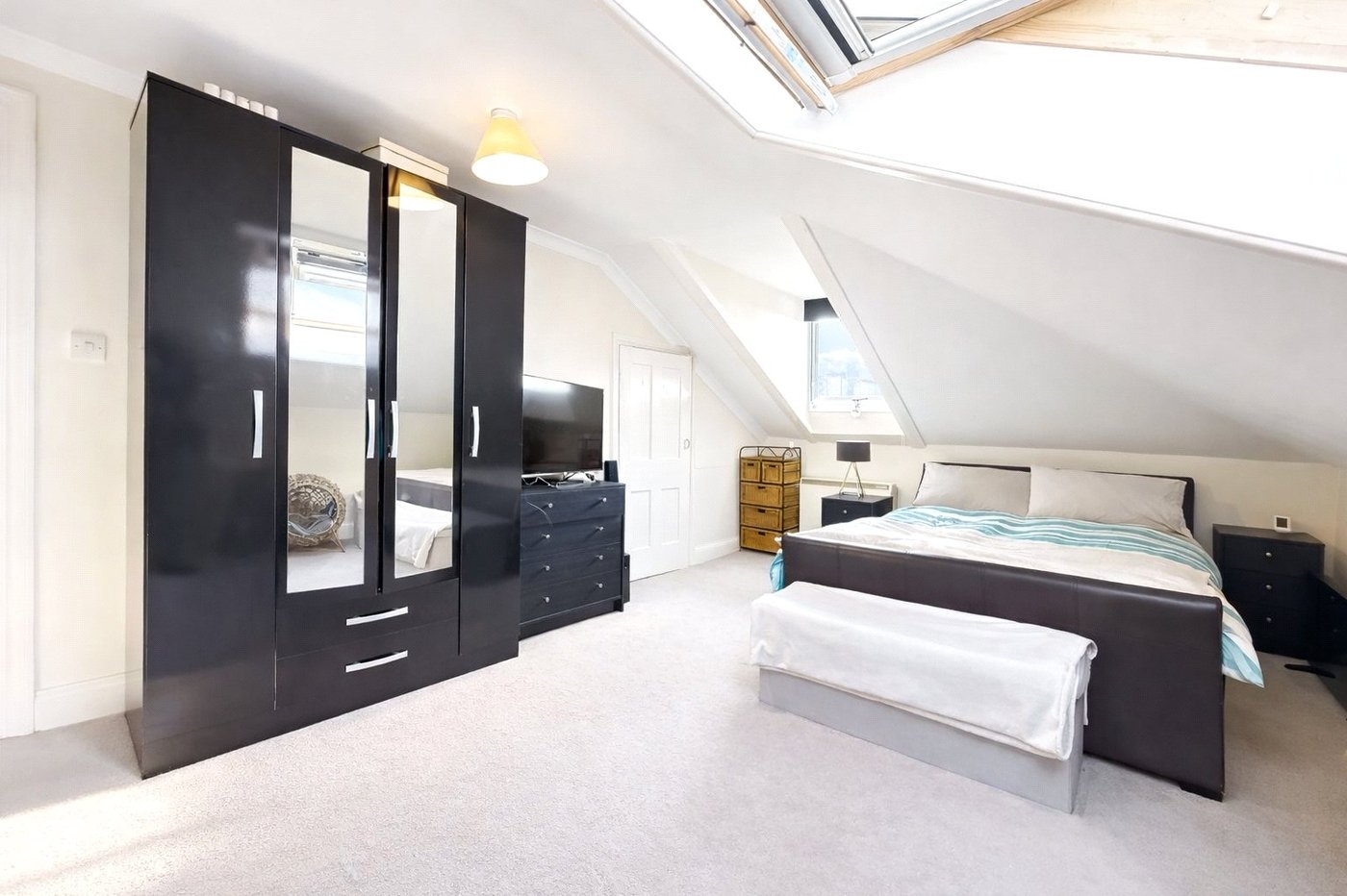 2 bedroom property for sale in London | Robinson Jackson