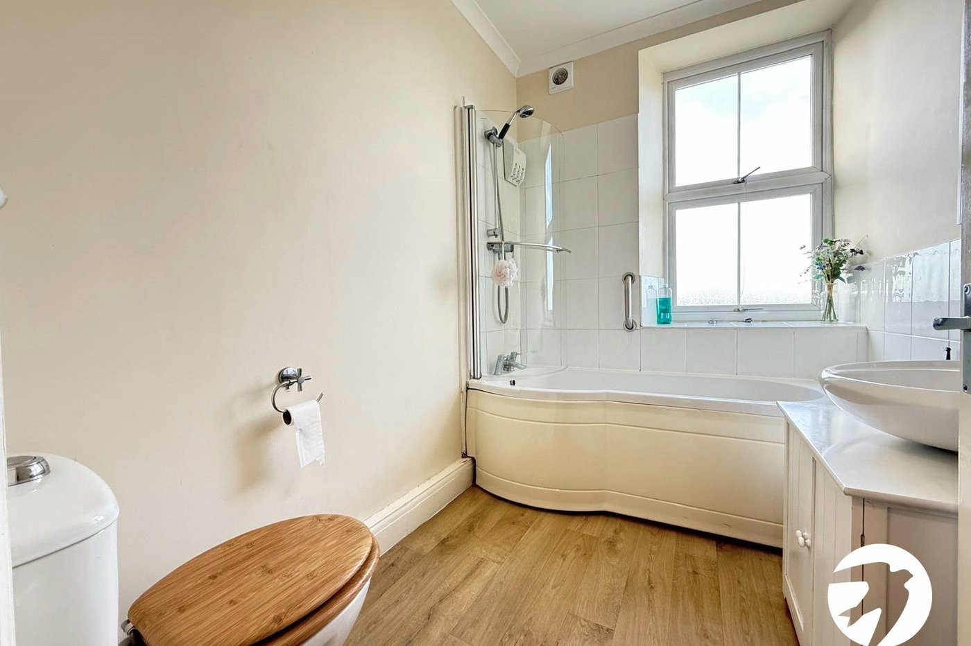 2 bedroom property for sale in London | Robinson Jackson