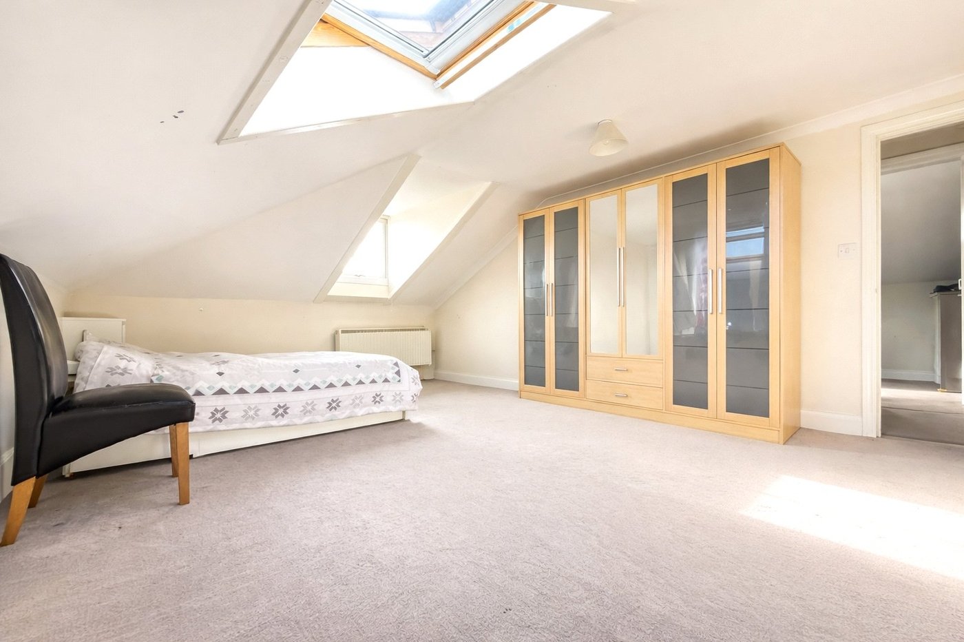 2 bedroom property for sale in London | Robinson Jackson