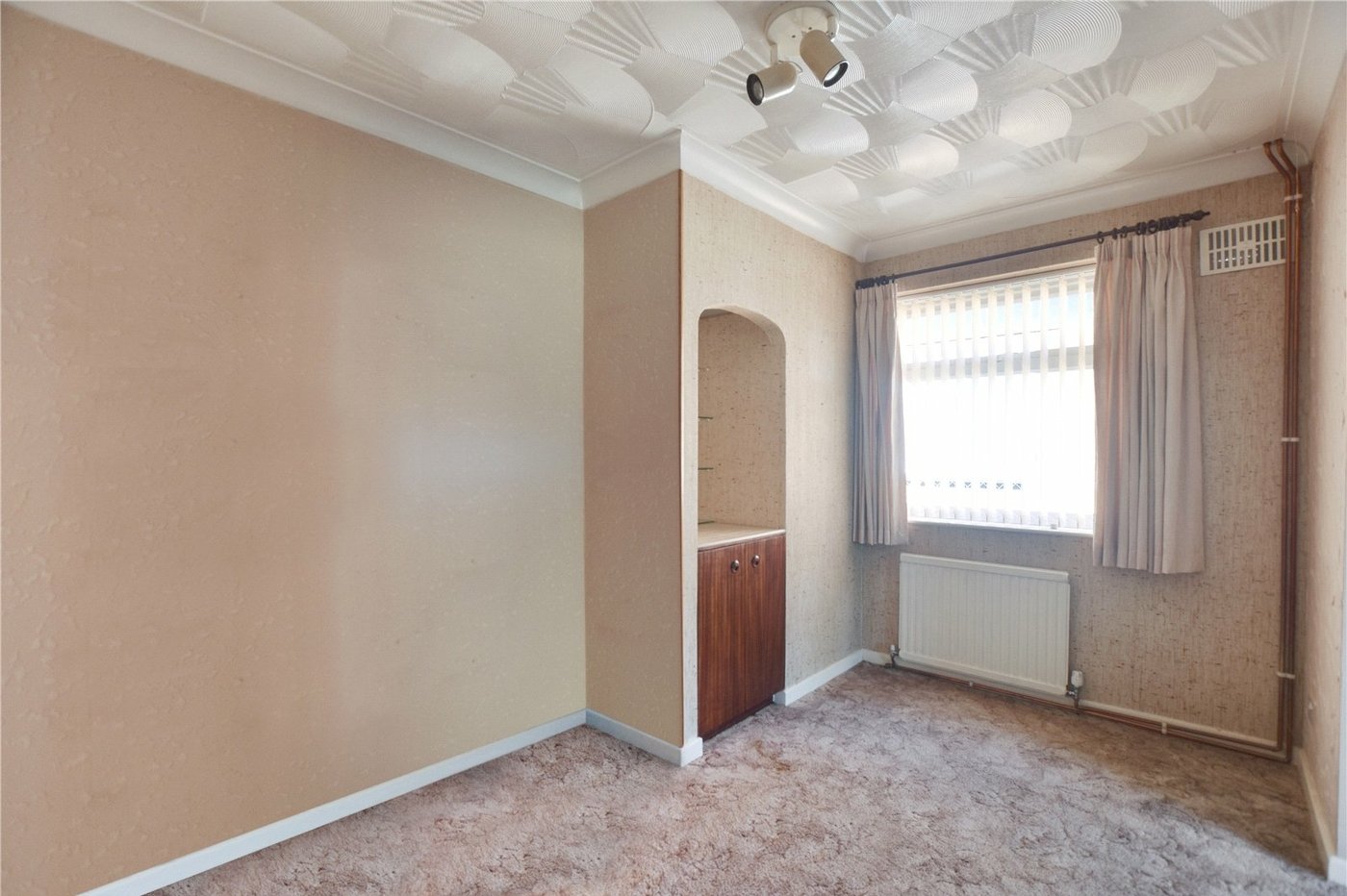 2 bedroom bungalow for sale in Dartford | Robinson Jackson