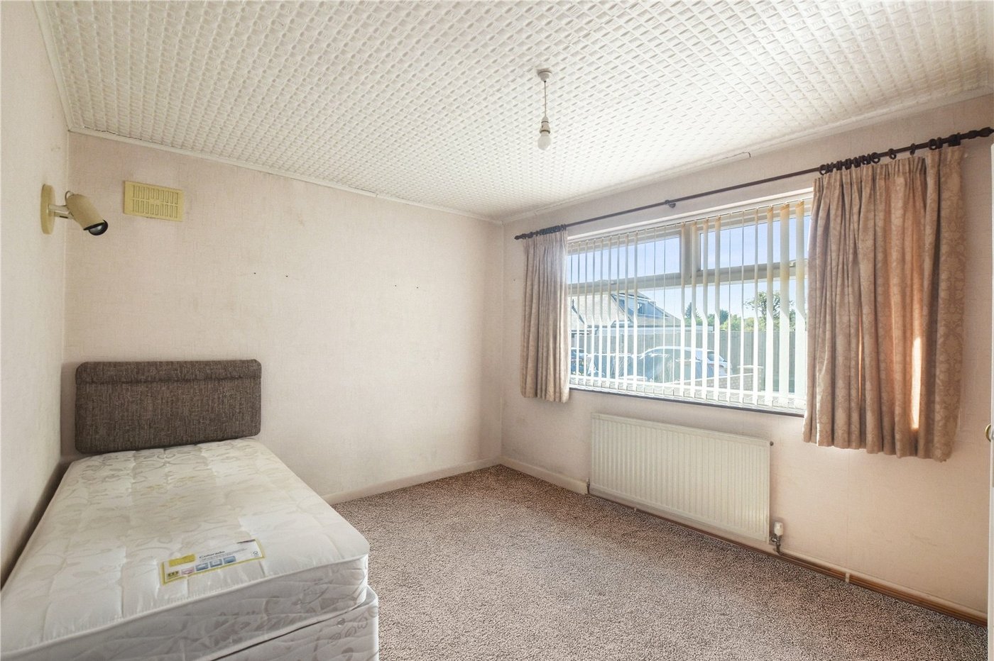 2 bedroom bungalow for sale in Dartford | Robinson Jackson