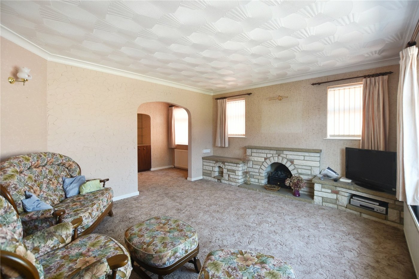2 bedroom bungalow for sale in Dartford | Robinson Jackson