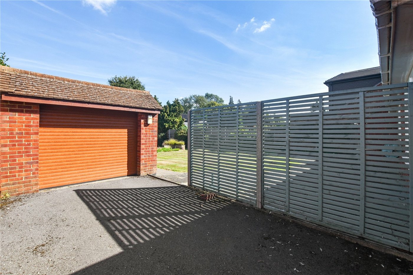 2 bedroom bungalow for sale in Dartford | Robinson Jackson