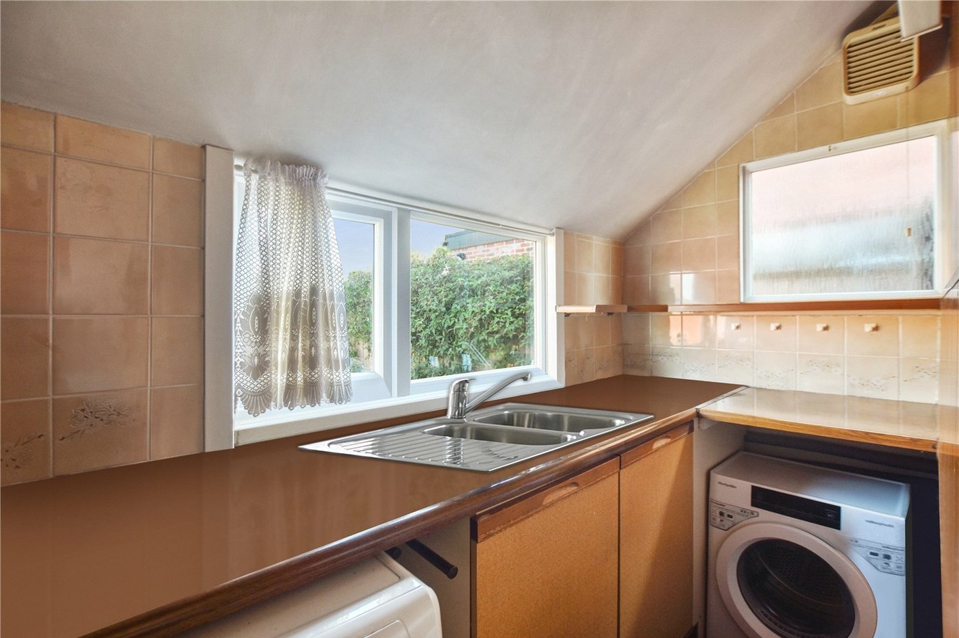 2 bedroom bungalow for sale in Dartford | Robinson Jackson