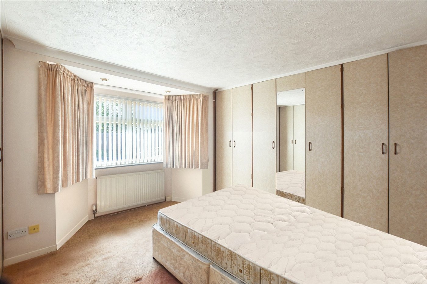 2 bedroom bungalow for sale in Dartford | Robinson Jackson