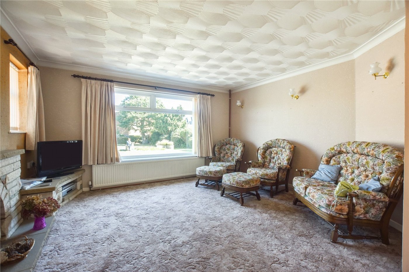 2 bedroom bungalow for sale in Dartford | Robinson Jackson