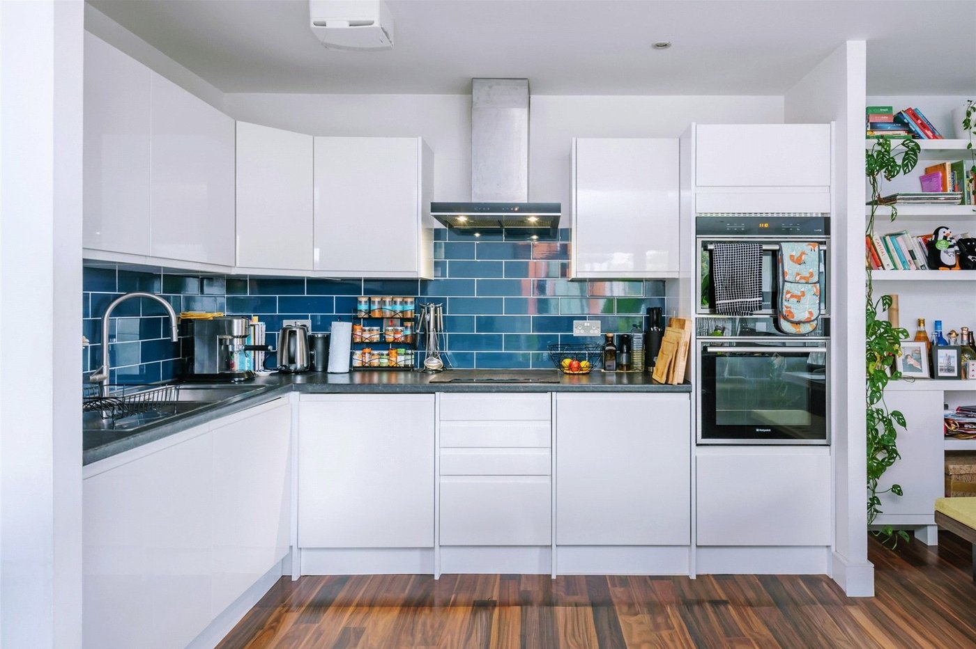 2 bedroom property for sale in London | Robinson Jackson