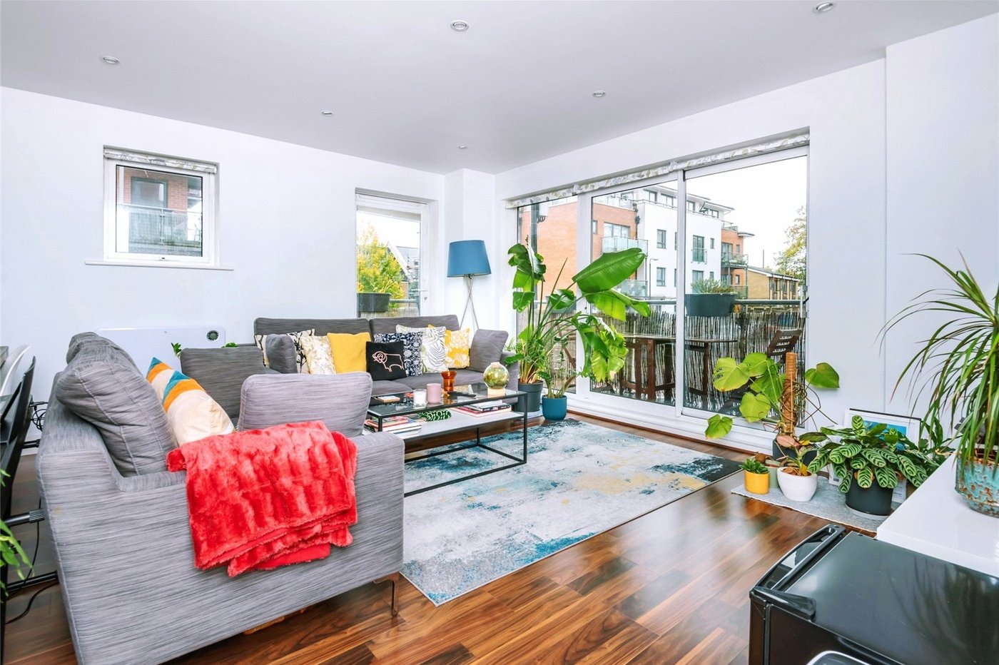 2 bedroom property for sale in London | Robinson Jackson