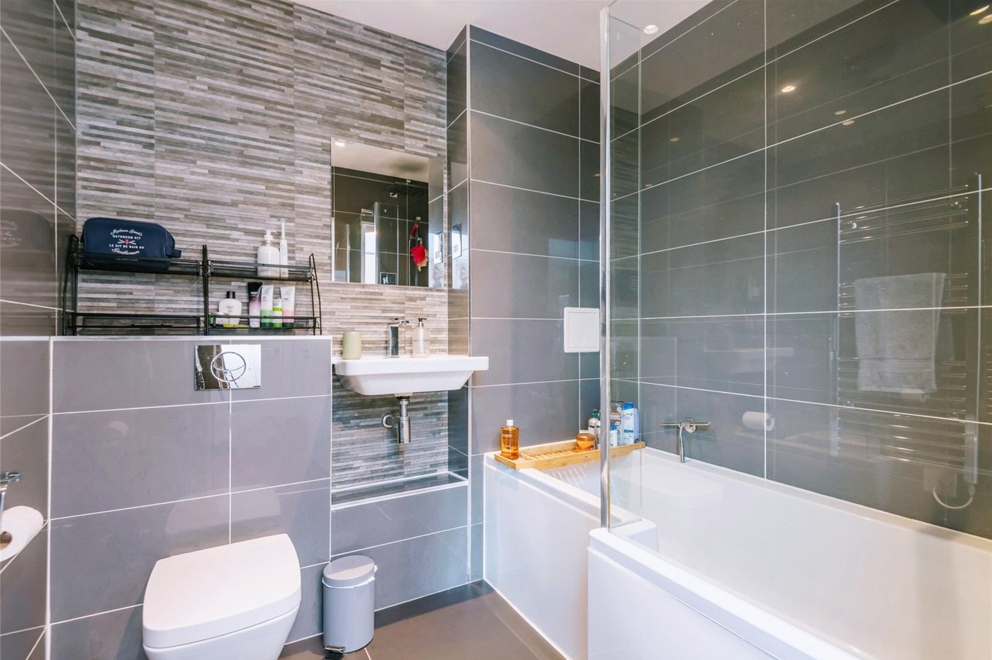 2 bedroom property for sale in London | Robinson Jackson