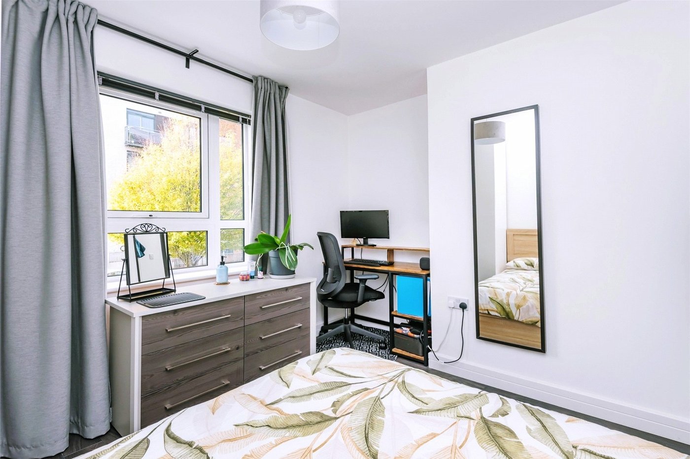 2 bedroom property for sale in London | Robinson Jackson