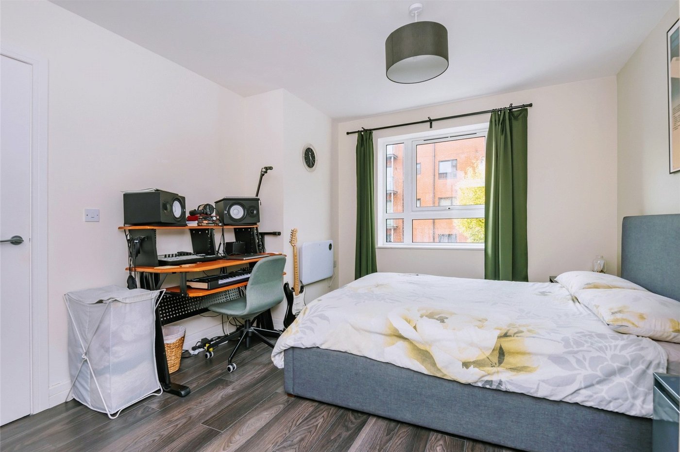 2 bedroom property for sale in London | Robinson Jackson