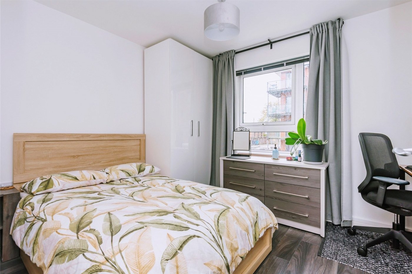 2 bedroom property for sale in London | Robinson Jackson