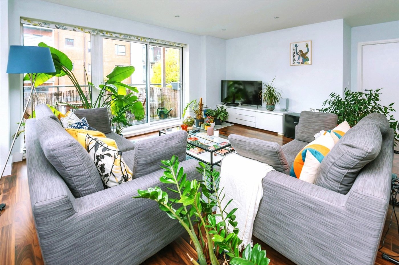 2 bedroom property for sale in London | Robinson Jackson