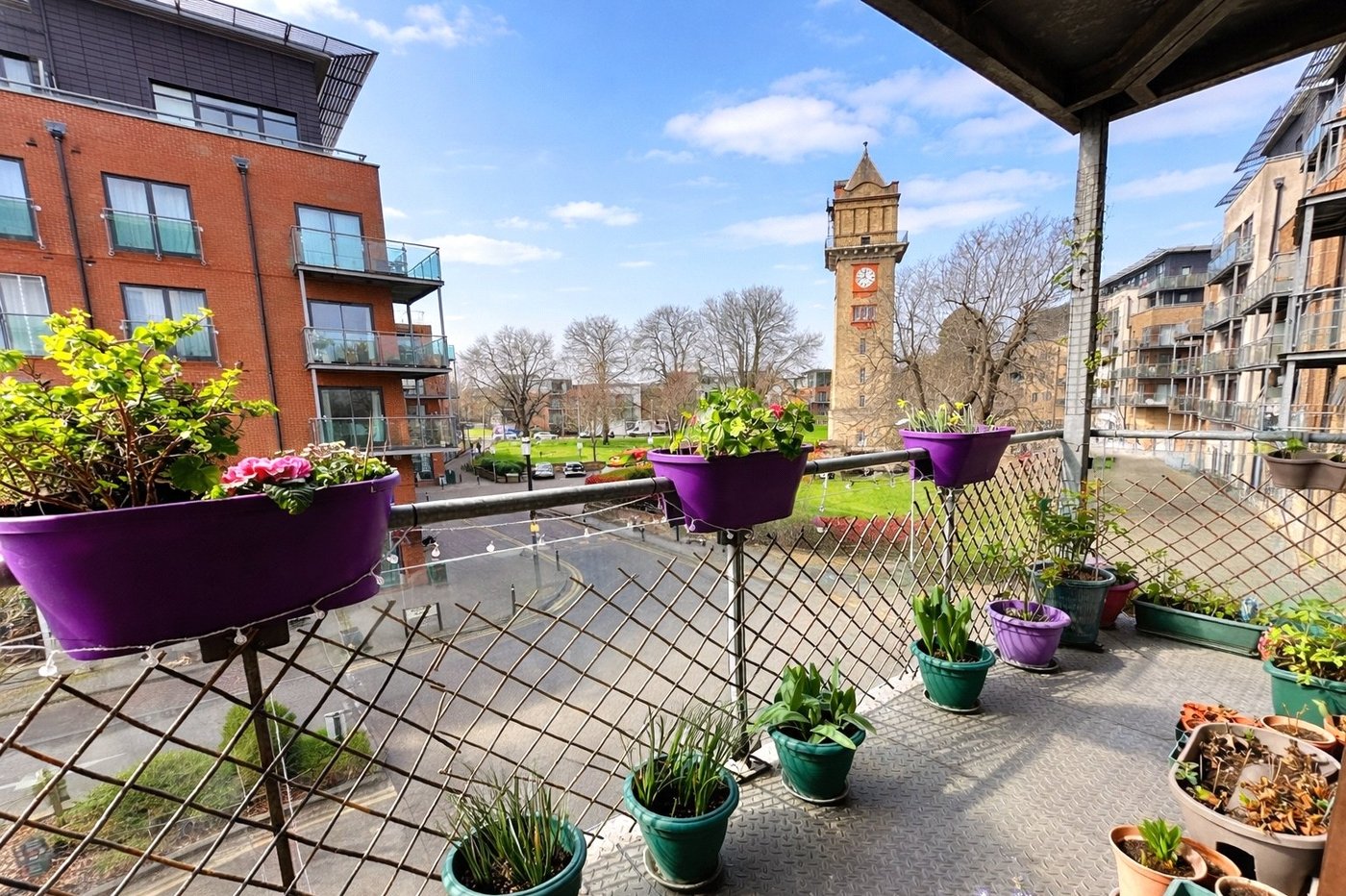 2 bedroom property for sale in London | Robinson Jackson