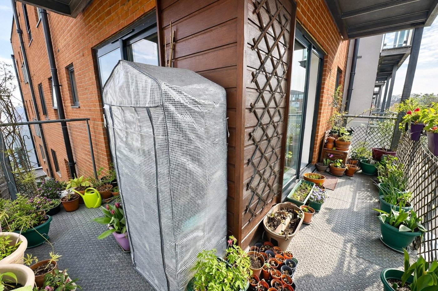 2 bedroom property for sale in London | Robinson Jackson