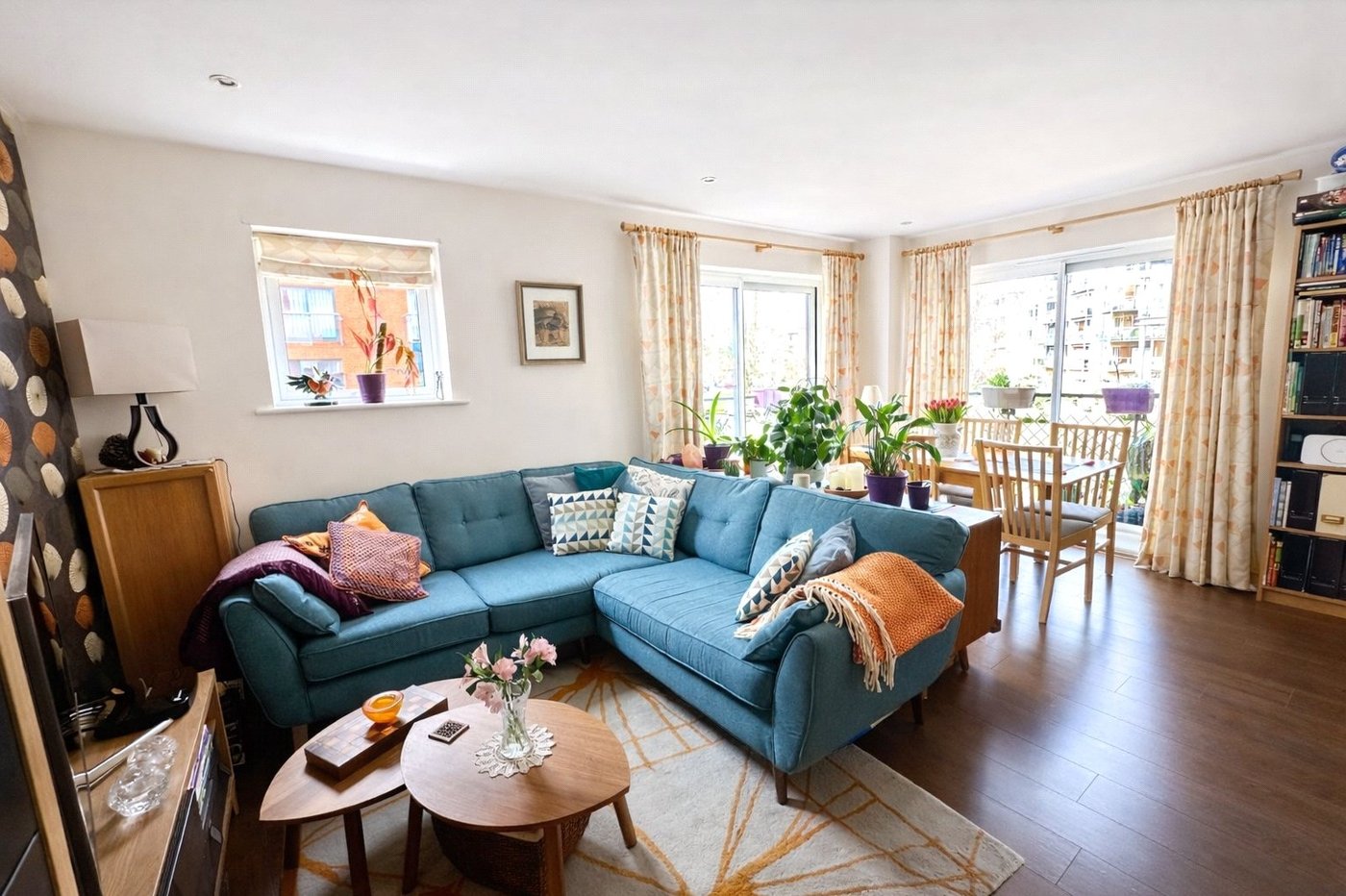 2 bedroom property for sale in London | Robinson Jackson