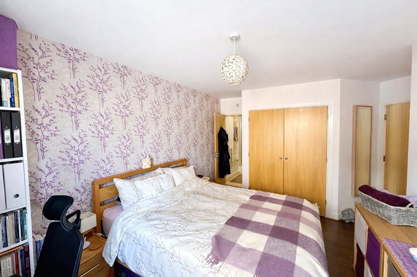 2 bedroom property for sale in London | Robinson Jackson