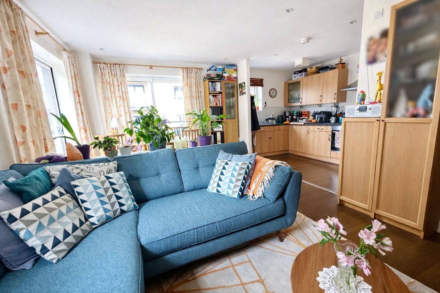 2 bedroom property for sale in London | Robinson Jackson