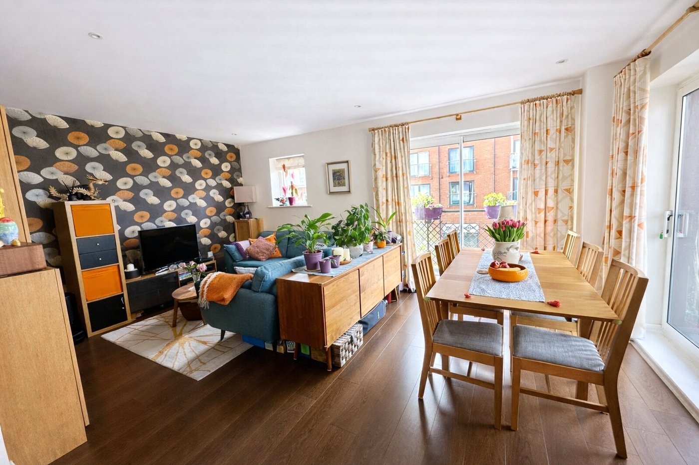 2 bedroom property for sale in London | Robinson Jackson
